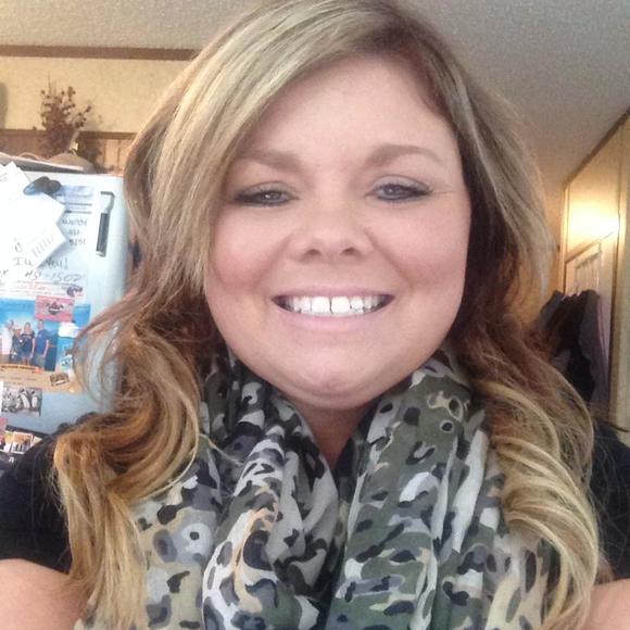 Meet your Posher, Brooke - Picture 1 of 1